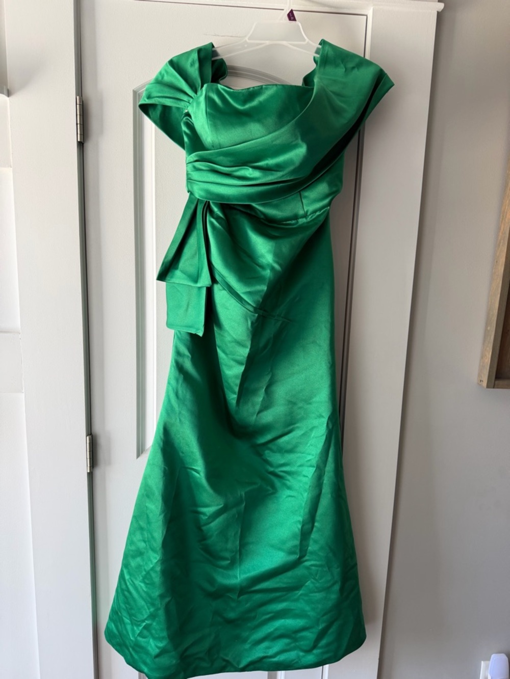 Elegant Green Satin Evening Dress